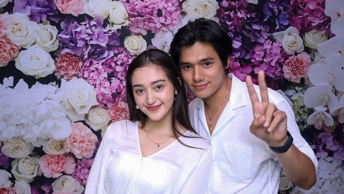 Potret Perjalanan Cinta Ranty Maria dan Rayn Wijaya, Berawal Cinlok! Potret Perjalanan Cinta Ranty Maria dan Rayn Wijaya, Berawal Cinlok!