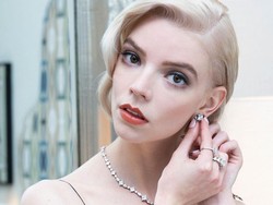 Gaya Mewah Anya Taylor di SAG Awards, Pakai Perhiasan Berlian Rp 11 M!