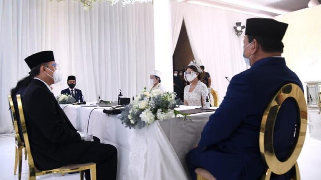 Netizen masih ramai membicarakan selebgram Atta Halilintar dengan Aurel Hermansyah yang disaksikan Jokowi dan Prabowo.