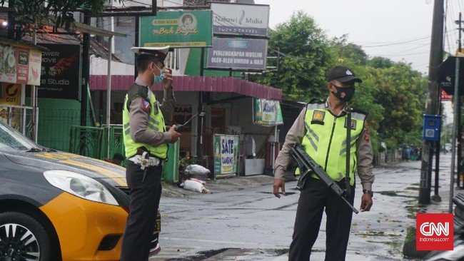 Polri menegaskan bahwa terduga teroris FA yang ditangkap dengan istrinya DM di Bandara Soekarno Hatta bukan pengurus PP Muhammadiyah.