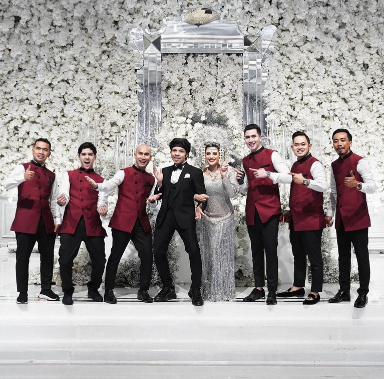 Deretan Momen Pernikahan Atta dan Aurel Atta Halilintar dan Aurel Hermansyah sudah resmi menikah. Berikut deretan momen pernikahan keduanya!