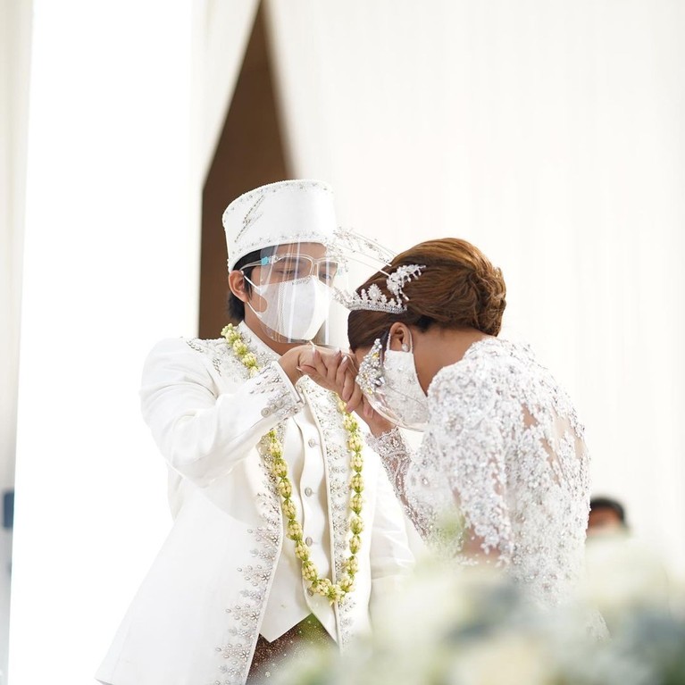Deretan Momen Pernikahan Atta dan Aurel Atta Halilintar dan Aurel Hermansyah sudah resmi menikah. Berikut deretan momen pernikahan keduanya!
