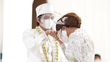 Atta Halilintar Gagah Berbusana Pengantin, Netizen Salfok Benda Ini