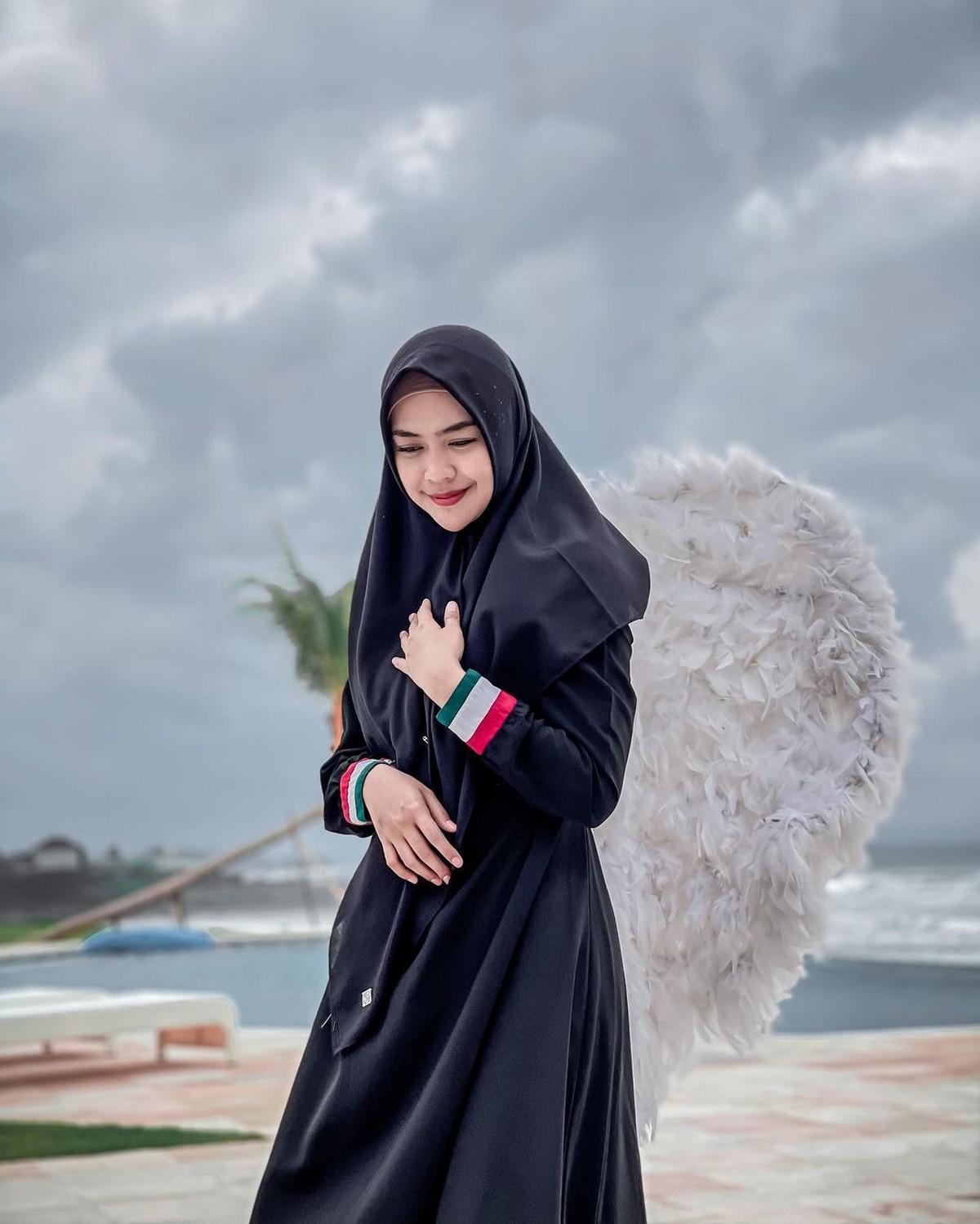 Dikenal sebagai sahabat karib Atta Halilintar&comma; Si cantik Ria Ricis mengaku tak diundang ke acara pernikahan Atta dan Aurel&period; Intip yuk potret cantik&comma; Ria Ricis&excl;