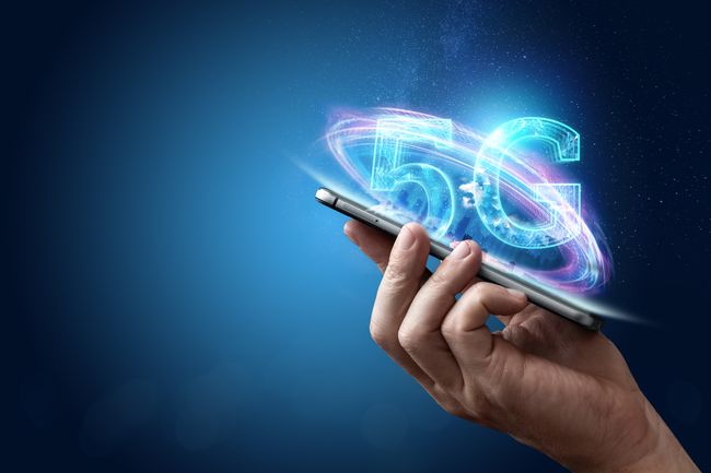 Internet Lumpuh Papua dan Kibar 5G di Widya Chandra Kesenjangan Papua dan Jakarta kian bertambah dengan belum beresnya persoalan internet di pulau itu. Sementara di Jakarta, uji coba 5G sudah dilakukan.