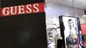 Disebut Jiplak Label Lain, Guess Tarik Tas dari Pasar