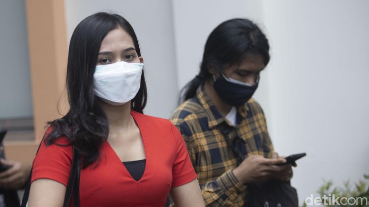 Ini Sierra, Miss Landscape 2019 yang Laporkan Profesor M soal Anak Finalis Miss Landscape International 2019 perwakilan Indonesia Era Setiyowati (Sierra), datang ke kantor Komisi Perlindungan Anak Indonesia (KPAI) untuk melaporkan suami sirinya.