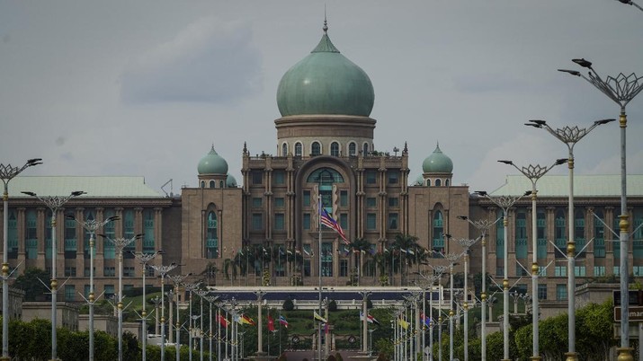 Motorists drive in front of the prime minister's office building in Putrajaya, Malaysia, Friday, Oct. 23, 2020. Malaysian opposition leader Anwar Ibrahim said Friday he was concerned about reports that Prime Minister Muhyiddin Yassi may invoke emergency laws to suspend Parliament and stymie bids to oust his government. (AP Photo/Vincent Thian)