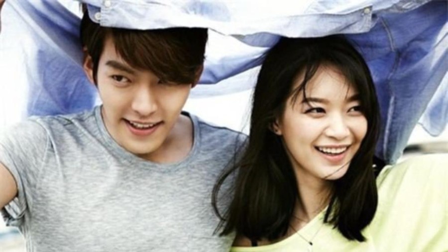 Kim Woo Bin dan Shin Min Ah Akan Menikah 2021 Setelah berpacaran selama 6 tahun, Kim Woo Bin dan Shin Min Ah dikabarkan akan menikah 2021