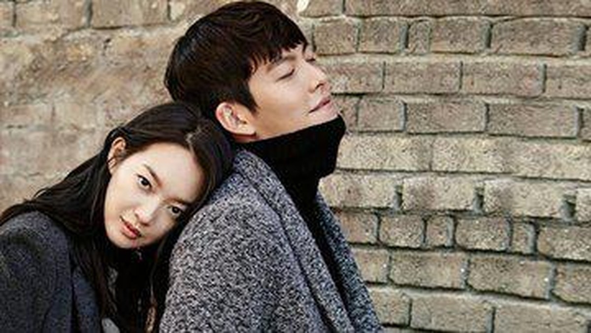 Setelah berpacaran selama 6 tahun&comma; Kim Woo Bin dan Shin Min Ah dikabarkan akan menikah 2021