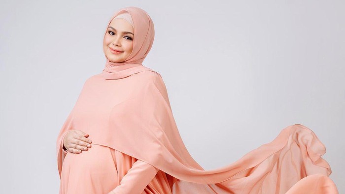Pesona Siti Nurhaliza, Makin Cantik di Kehamilan Kedua
