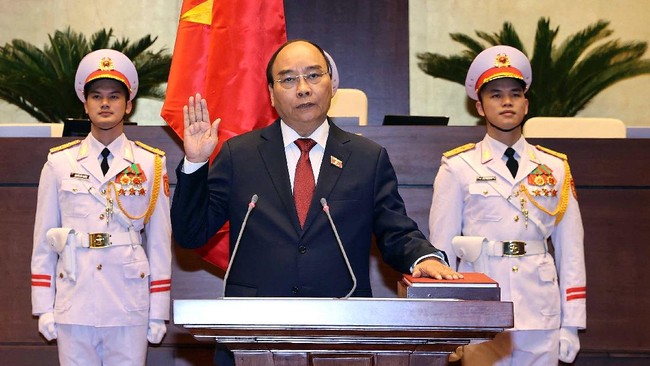 Perdana Menteri Vietnam Nguyen Xuan Phuc, resmi dilantik menjadi presiden. Dia adalah sosok di balik keberhasilan penanganan Covid-19 Vietnam.