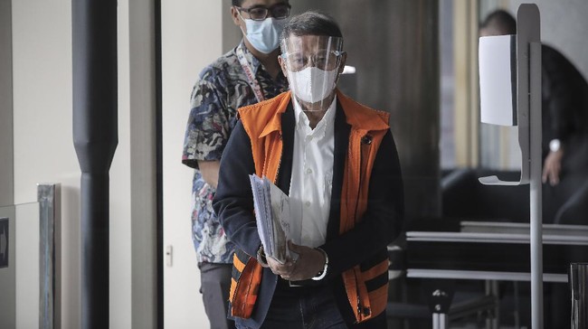 RJ Lino didakwa merugikan keuangan negara hingga US$1,99 juta atau sekitar Rp28 miliar (kurs Rp14.370) dalam kasus pengadaan tiga unit QCC.