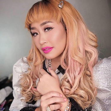 Jual Perabotan Rumah, Pinkan Mambo Buka Suara Disebut Bangkrut