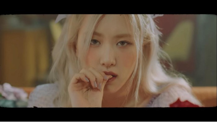 Rose Tampil Emosional dalam MV Terbaru 