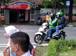 Sekolah Tatap Muka di Solo, Kok Masih Ada Siswa Dijemput Ojol?