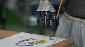 FOTO: Sophia, Sang Robot Seniman Berharga Rp10 Miliar