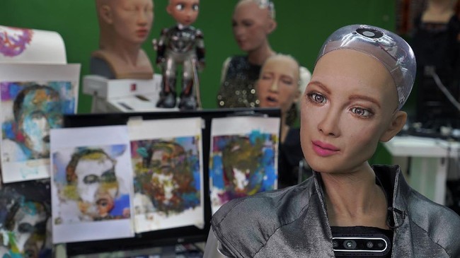FOTO: Sophia, Sang Robot Seniman Berharga Rp10 Miliar