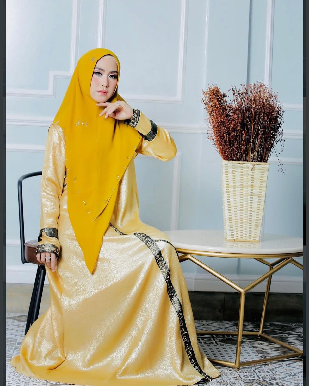 April Jasmine&comma; istrid Ustad Solmed mendadak viral atas unggahan video di aplikasi TikTok miliknya&period; Berikut sosok April Jasmine&excl;