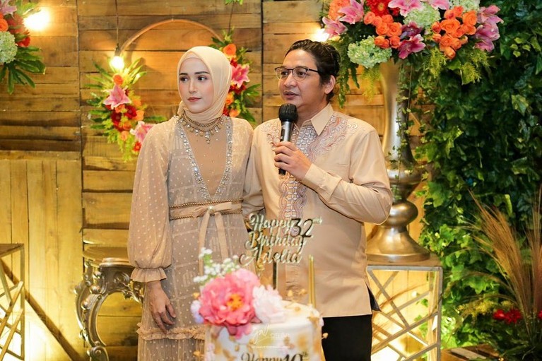 Sweet Momen Pasha Ungu dan Adelia Saat Rayakan Anniversary ke 10 Tahun Pasha dan Adelia baru saja merayakan anniversary pernikahan mereka ke 10 Tahun. Yuk intip momen sweet mereka berdua!