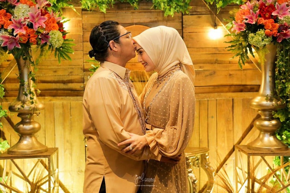 Pasha dan Adelia baru saja merayakan anniversary pernikahan mereka ke 10 Tahun&period; Yuk intip momen sweet mereka berdua&excl;