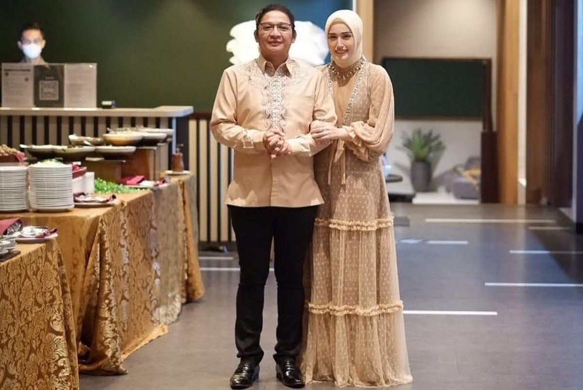 Pasha dan Adelia baru saja merayakan anniversary pernikahan mereka ke 10 Tahun&period; Yuk intip momen sweet mereka berdua&excl;
