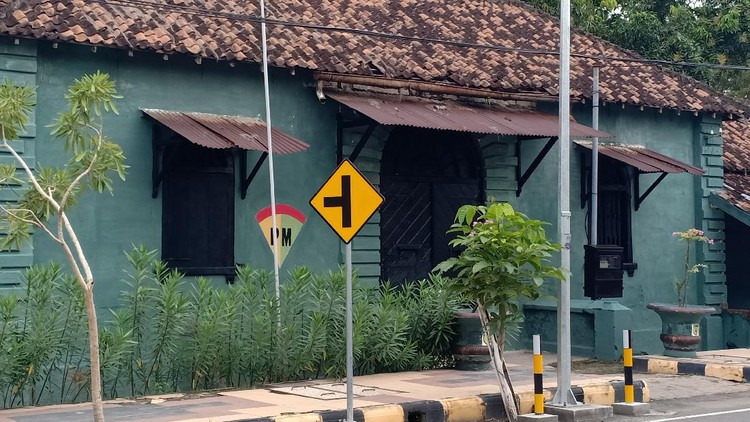 bangunan bekas penjara militer yang angker di Jalan Ahmad Yani. bangunan bekas penjara militer yang angker di Jalan Ahmad Yani.