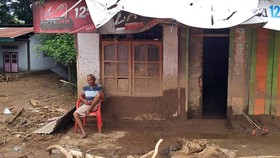 Polisi Pakai Anjing Pelacak Cari Korban Hilang Banjir NTT