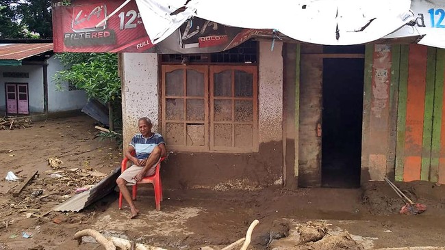 BNPB bakal beri bantuan Rp500 ribu per bulan kepada keluarga korban bencana NTT agar menyewa hunian demi mencegah risiko penyebaran Covid-19 di pengungsian.