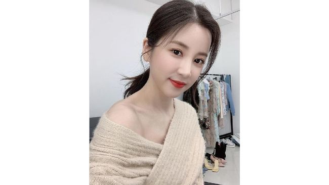 Chorong Apink meminta maaf kepada penggemar terkait mengonsumsi alkohol saat di bawah umur.
