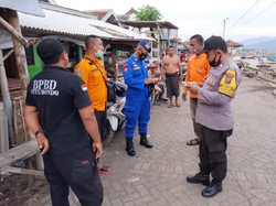 Perahu Nelayan Situbondo Karam di Selat Madura, Nakhoda dan 12 ABK Selamat