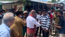 Viktor Laiskodat Terjun ke Lokasi Pencarian Korban Hilang NTT