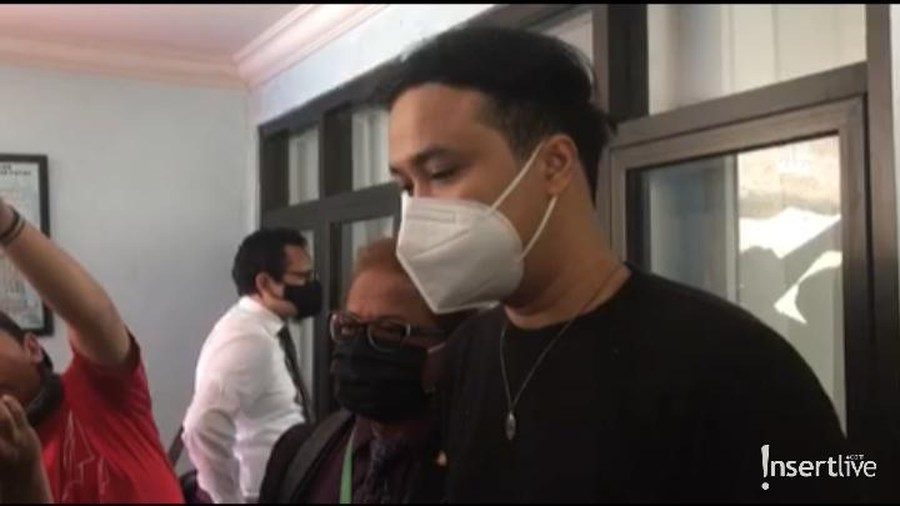 Setelah sidang perdana, hari ini Selasa (6/4) Thalita Latief dan Dennis Lyla melaksanakan mediasi. Inilah penampakan mediasi Thalita Latief dan Dennis Lyla!