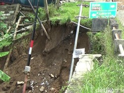 Tiang Jembatan Arah Dieng di Banjarnegara Ambrol, Mobil Tak Bisa Melintas