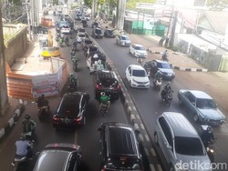 Galian Manhole Jl Tendean Arah Pancoran Bikin Macet 1 Km