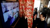 FOTO: Mengintip Kelas Online Seni Samurai di Jepang Kelas seni samurai di Jepang digelar secara daring selama pandemi Covid-19 untuk memenuhi permintaan para peminat seni bela diri tersebut.
