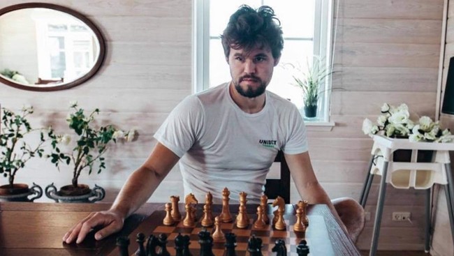 Profil mengenai Jan Krzystof Duda yang memutus rekor Magnus Carlsen menjadi berita terpopuler di kanal olahraga CNNIndonesia.com dalam 24 jam terakhir.