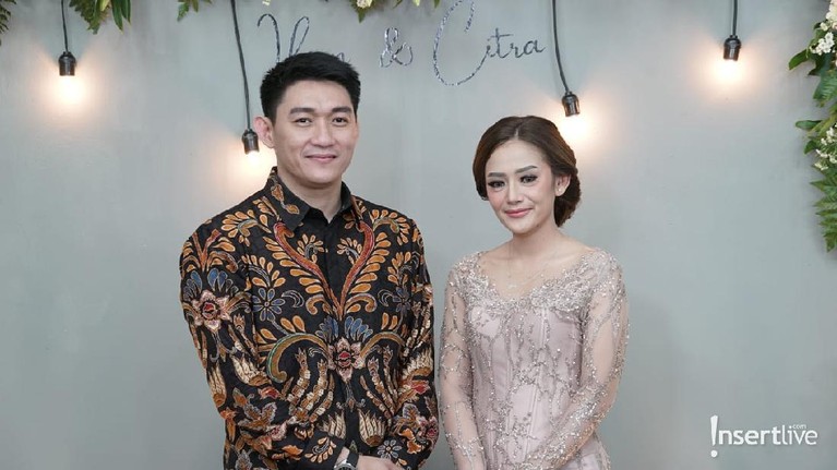 Momen Lamaran Ifan Seventeen dan Citra Monica Berikut adalah momen lamaran Ifan Seventeen dan Citra Monica