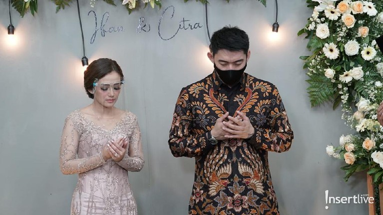 Momen Lamaran Ifan Seventeen dan Citra Monica Berikut adalah momen lamaran Ifan Seventeen dan Citra Monica