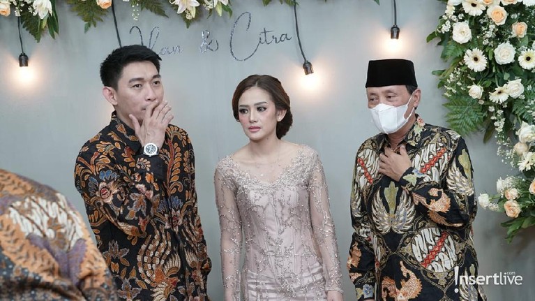Berikut adalah momen lamaran Ifan Seventeen dan  Citra Monica