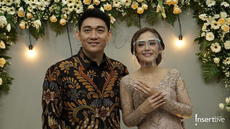 Momen Lamaran Ifan Seventeen dan Citra Monica Berikut adalah momen lamaran Ifan Seventeen dan Citra Monica