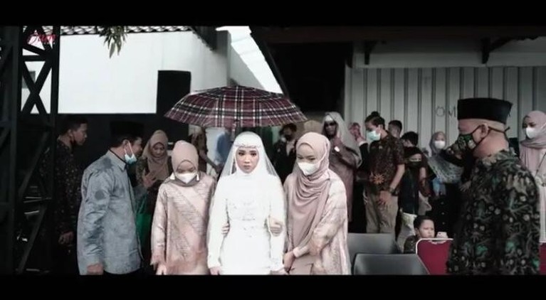 Penampakan Nissa Sabyan Setelah Diisukan Hamil yang Bikin Heboh Nissa Sabyan tampil perdana setelah isu menjadi orang ketiga dirumah tangga ayus dan ririe fairuz hingga disebut hamil. Berikut penampakan Nissa Sabyan!