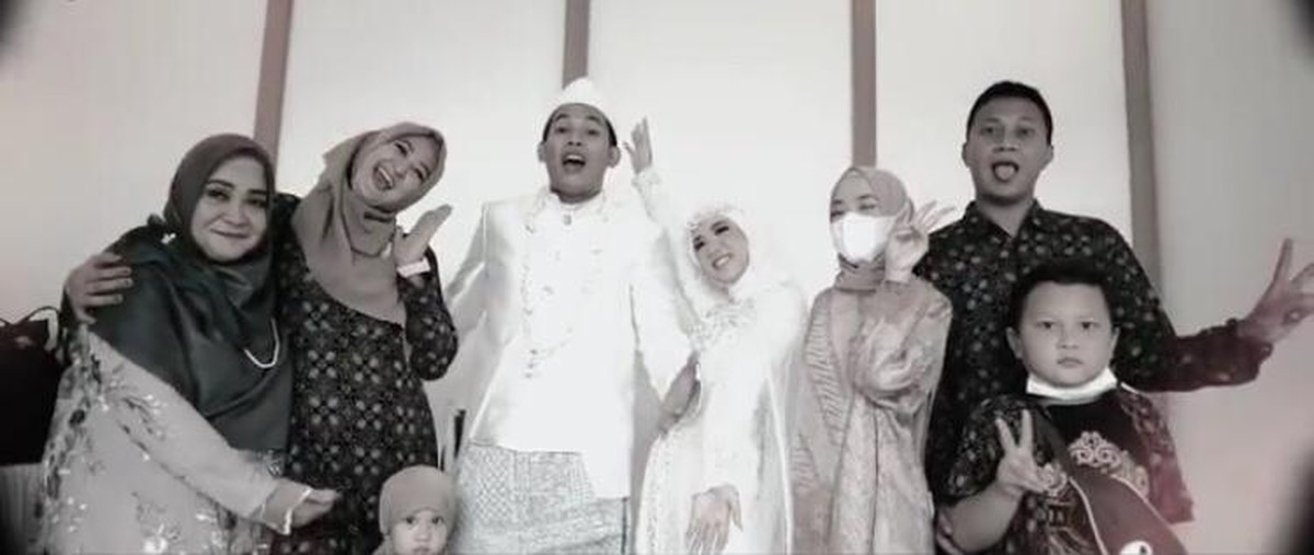 Nissa Sabyan tampil perdana setelah isu menjadi orang ketiga dirumah tangga ayus dan ririe fairuz hingga disebut hamil&period; Berikut penampakan Nissa Sabyan&excl;