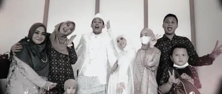 Penampakan Nissa Sabyan Setelah Diisukan Hamil yang Bikin Heboh Nissa Sabyan tampil perdana setelah isu menjadi orang ketiga dirumah tangga ayus dan ririe fairuz hingga disebut hamil. Berikut penampakan Nissa Sabyan!