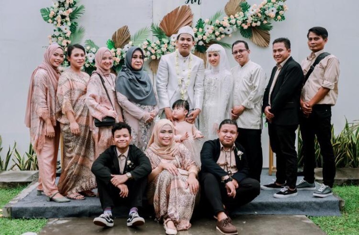 Nissa Sabyan tampil perdana setelah isu menjadi orang ketiga dirumah tangga ayus dan ririe fairuz hingga disebut hamil&period; Berikut penampakan Nissa Sabyan&excl;