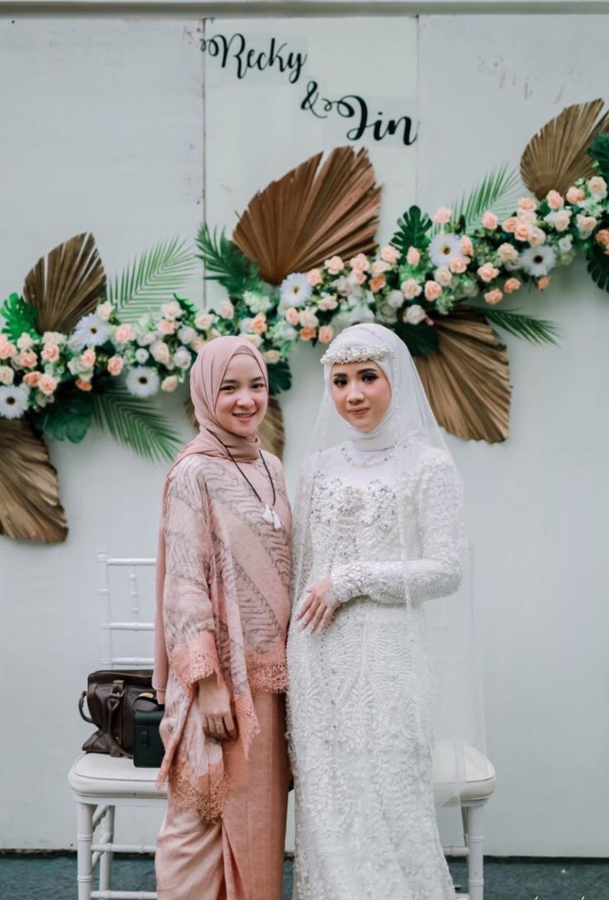 Nissa Sabyan tampil perdana setelah isu menjadi orang ketiga dirumah tangga ayus dan ririe fairuz hingga disebut hamil&period; Berikut penampakan Nissa Sabyan&excl;