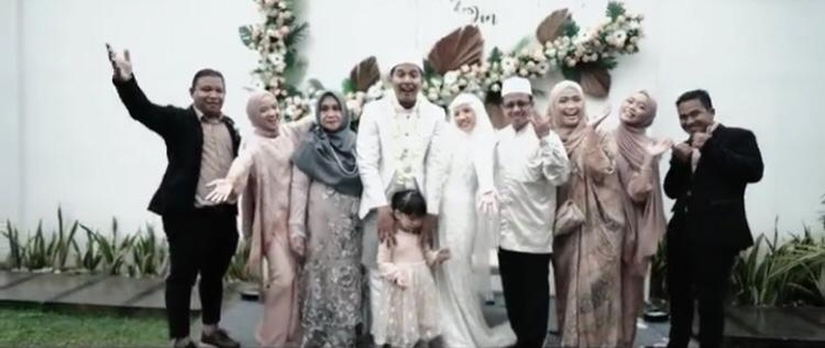 Nissa Sabyan tampil perdana setelah isu menjadi orang ketiga dirumah tangga ayus dan ririe fairuz hingga disebut hamil&period; Berikut penampakan Nissa Sabyan&excl;