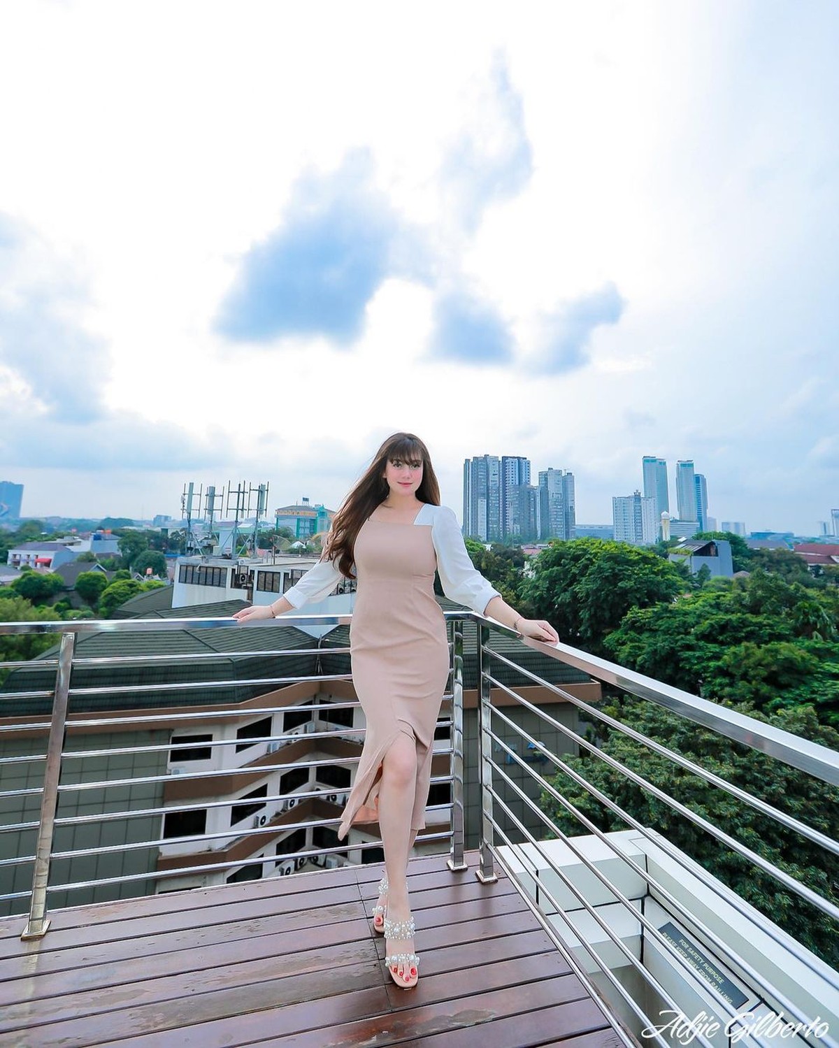 Si cantik Celine Evangelista baru saja merayakan ulang tahunnya yang ke 29&period; Yuk&comma; intip pesona Celine&excl;