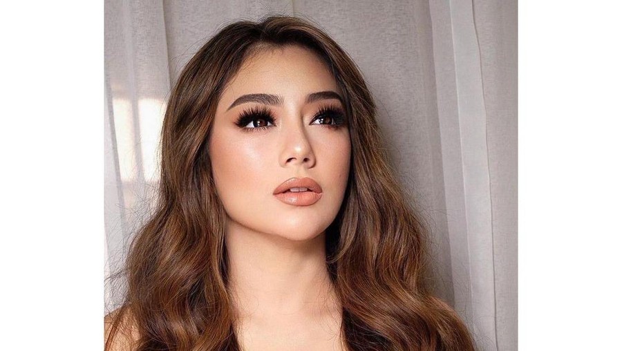 Pesona Celine Evangelista yang Baru Saja Berulang Tahun ke 29 Si cantik Celine Evangelista baru saja merayakan ulang tahunnya yang ke 29. Yuk, intip pesona Celine!