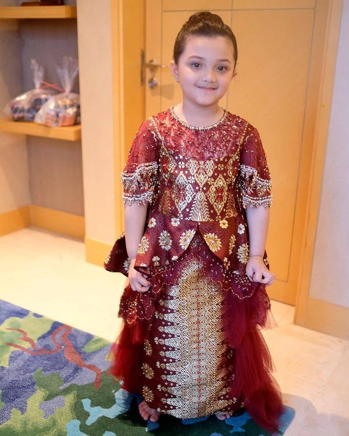 Terakhir, di momen syukuran akad, aksi menyanyi Arsy Hermansyah di pernikahan Aurel-Atta menyedot perhatian publik dan bahkan jadi trending 1 Youtube. (Foto: instagram.com/queenarsy/)